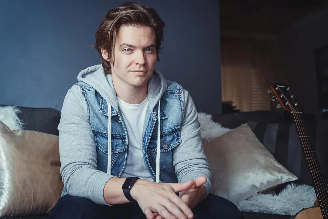 Andrew Russell - Photo