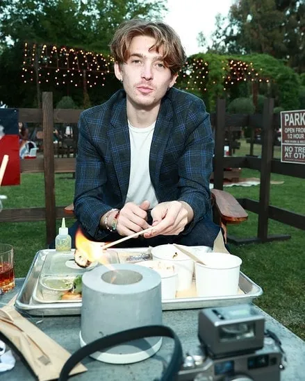 Austin Abrams - Photo