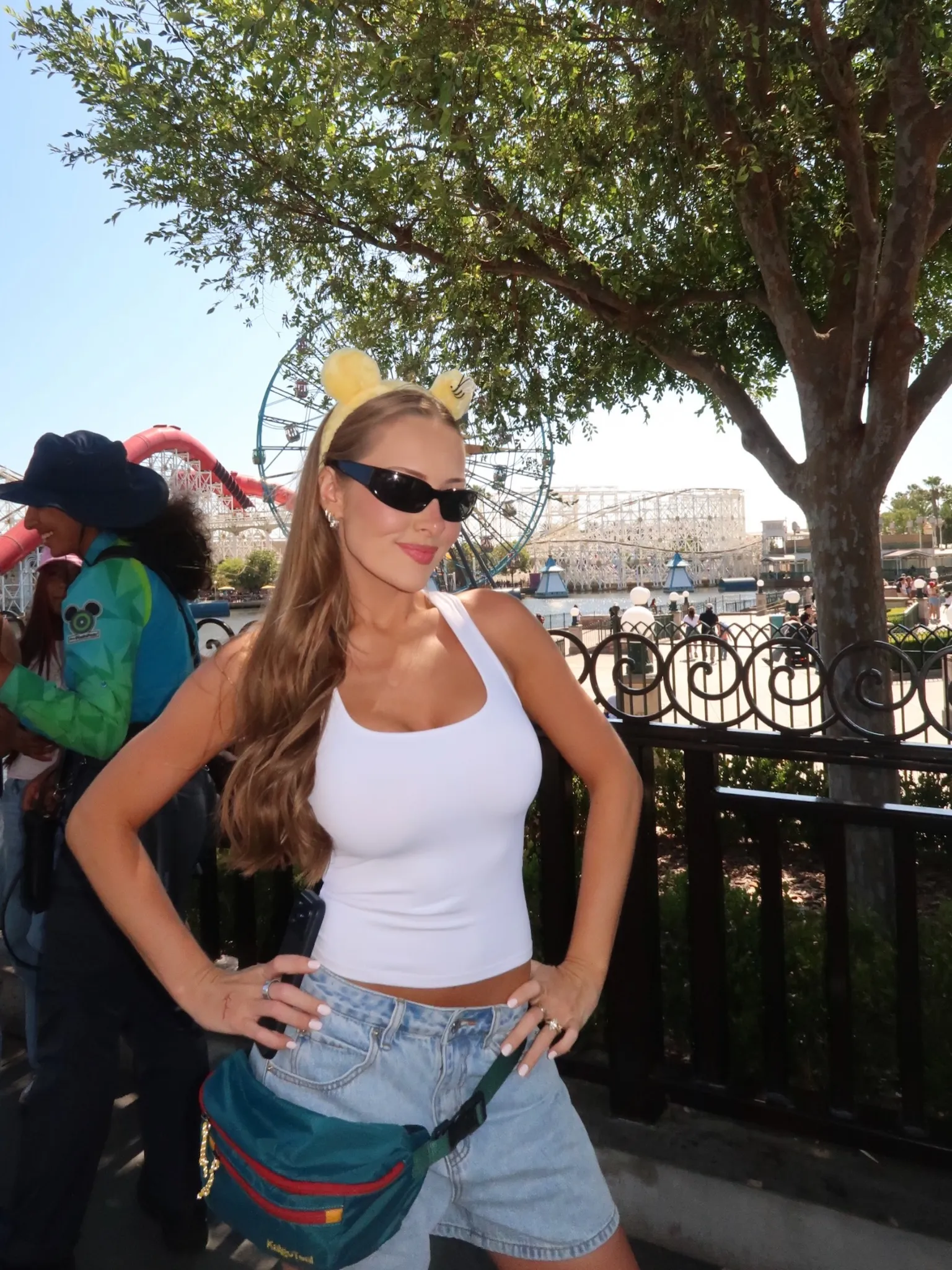 Brooke Schofield - Photo