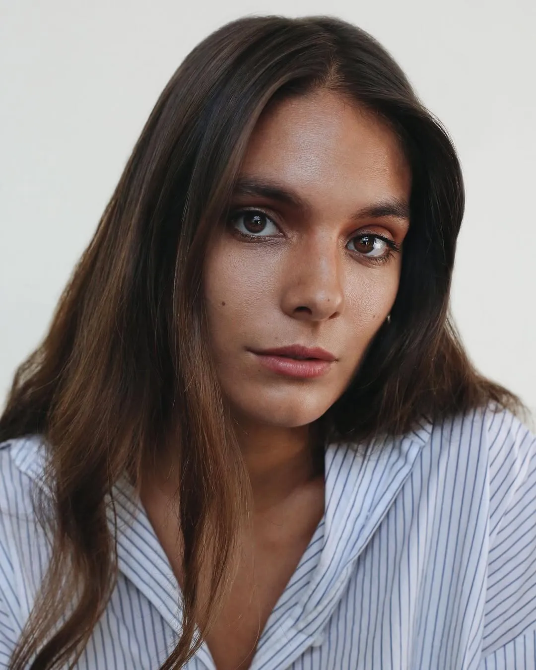 Caitlin Stasey - Photo