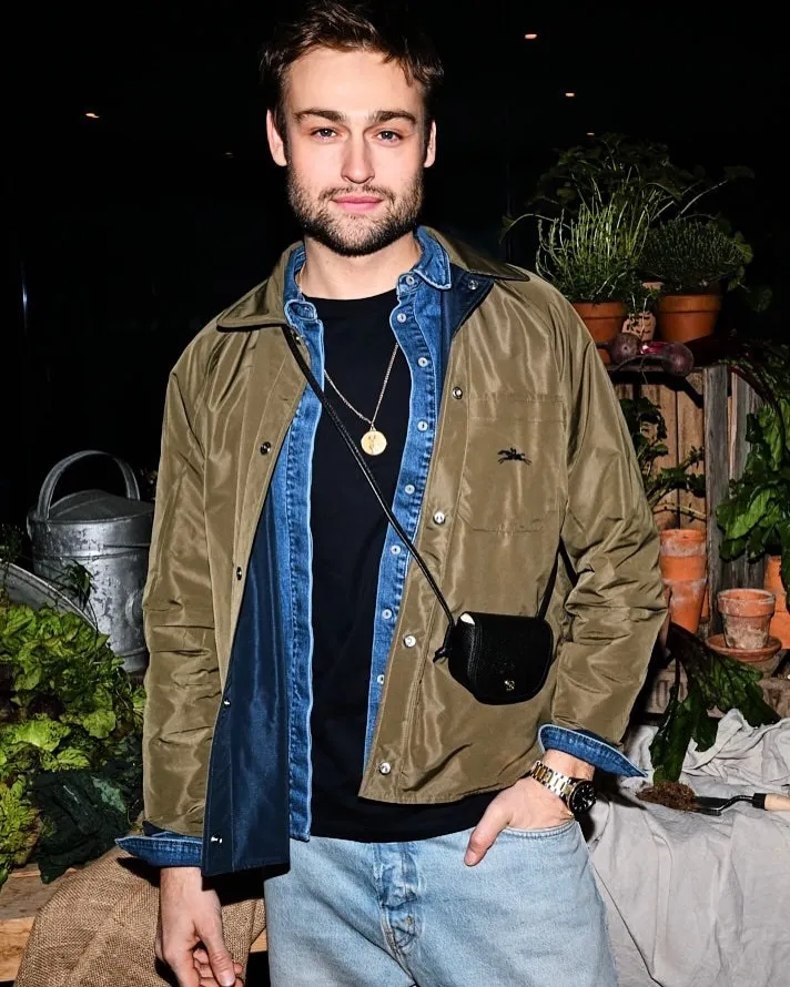 Douglas Booth - Photo