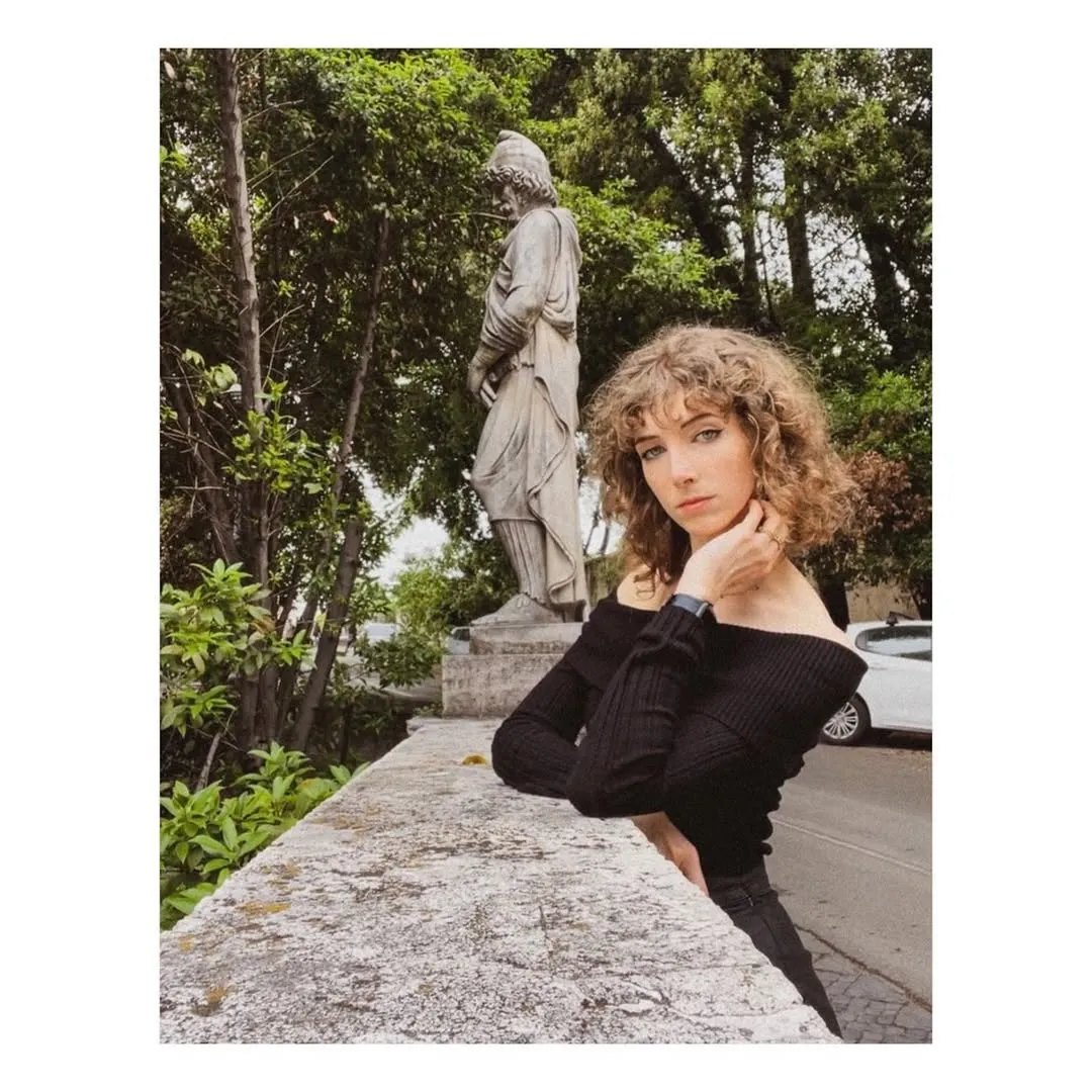 Elizabeth Harlow - Photo