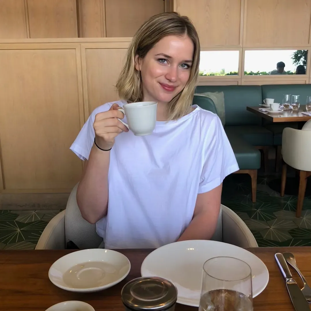 Elizabeth Lail - Photo
