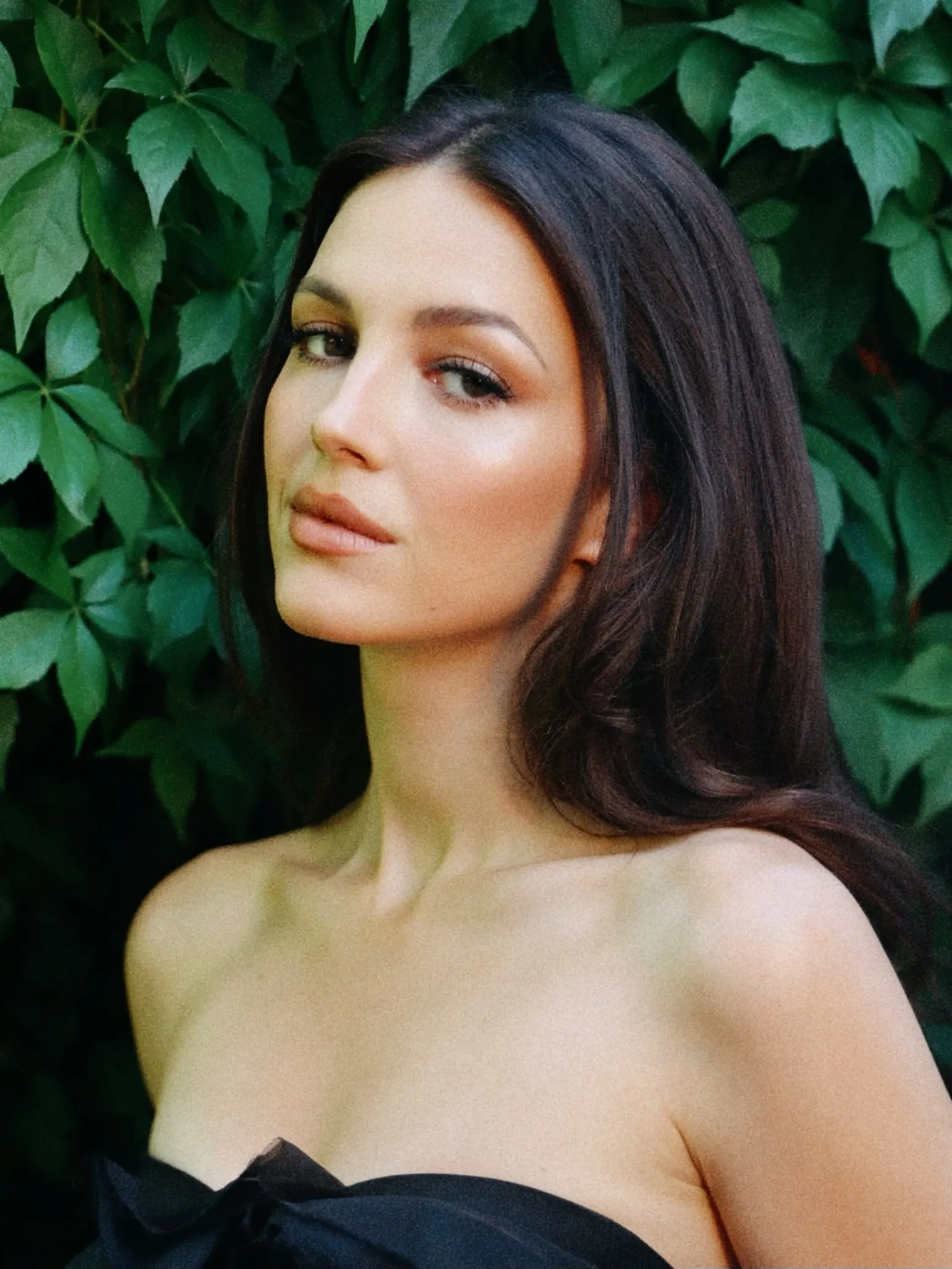 Ella Hunt - Photo