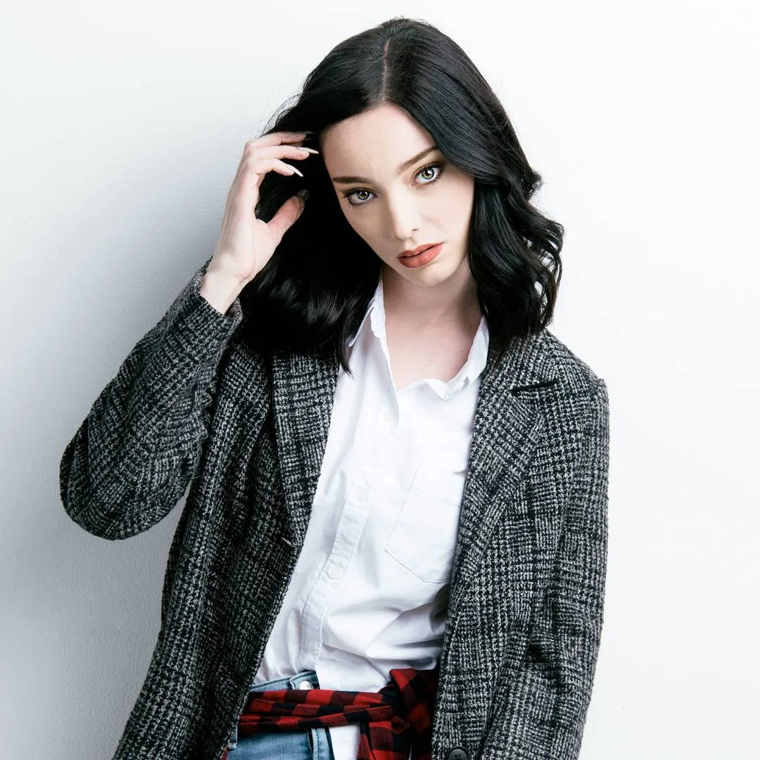 Emma Dumont - Photo