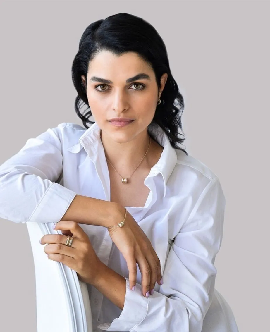 Eve Harlow - Photo