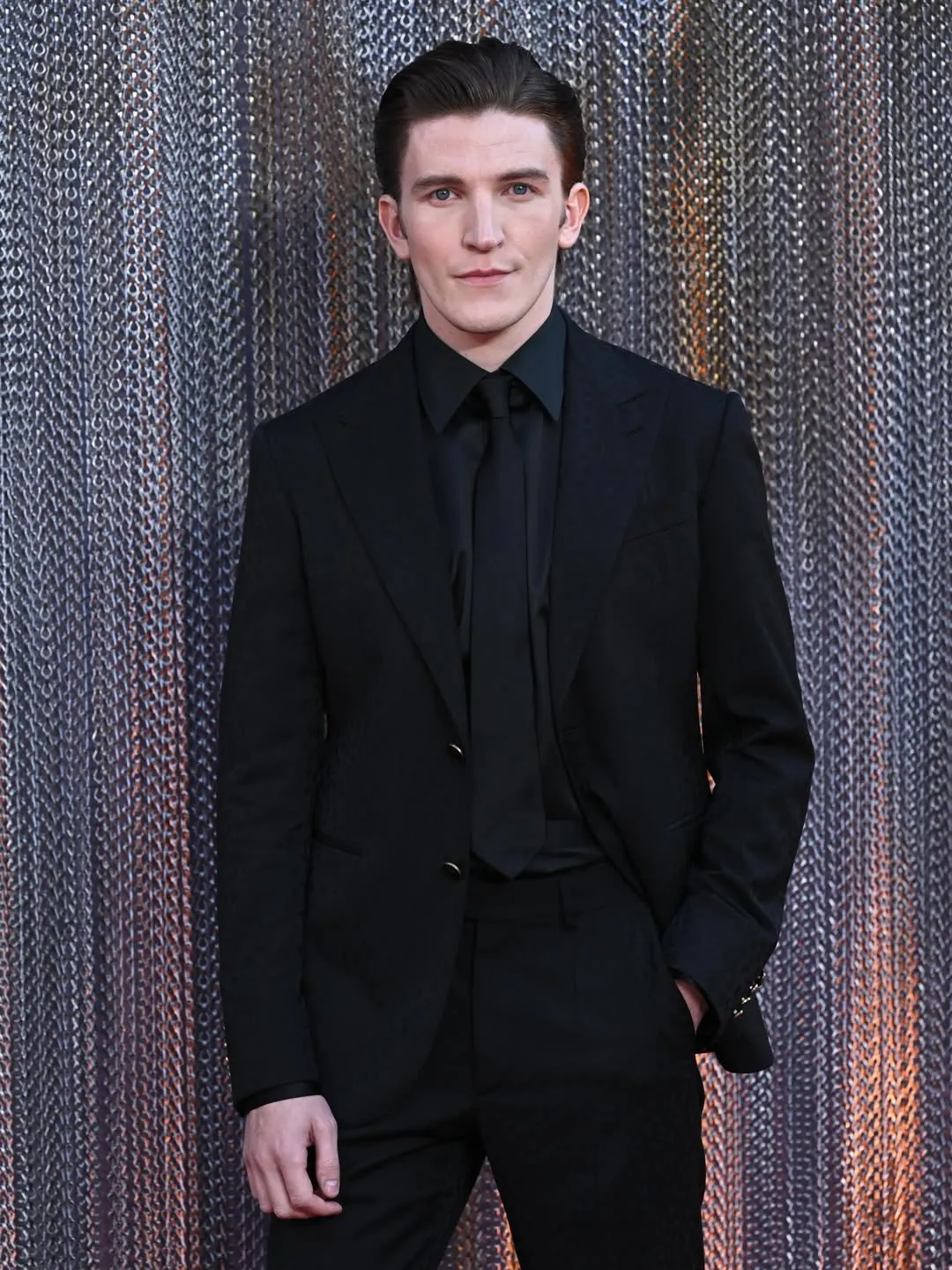 Ewan Mitchell - Photo