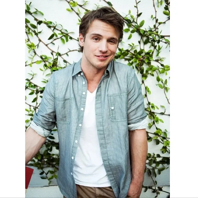 Freddie Stroma - Photo