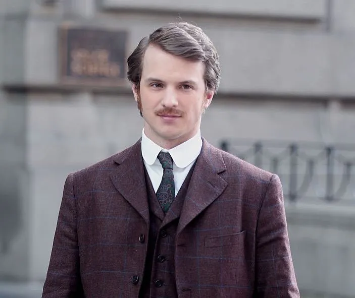 Freddie Stroma - Photo