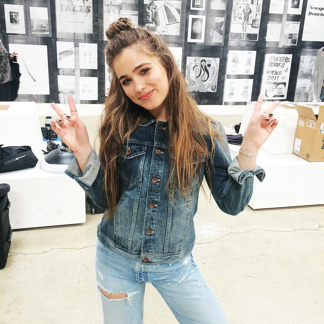 Haley Lu Richardson - Photo