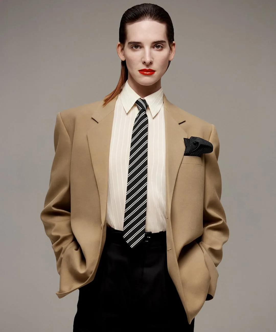 Hari Nef - Photo