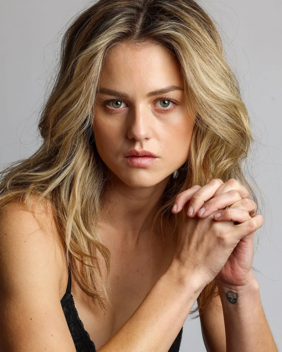 Isabelle Cornish - Photo