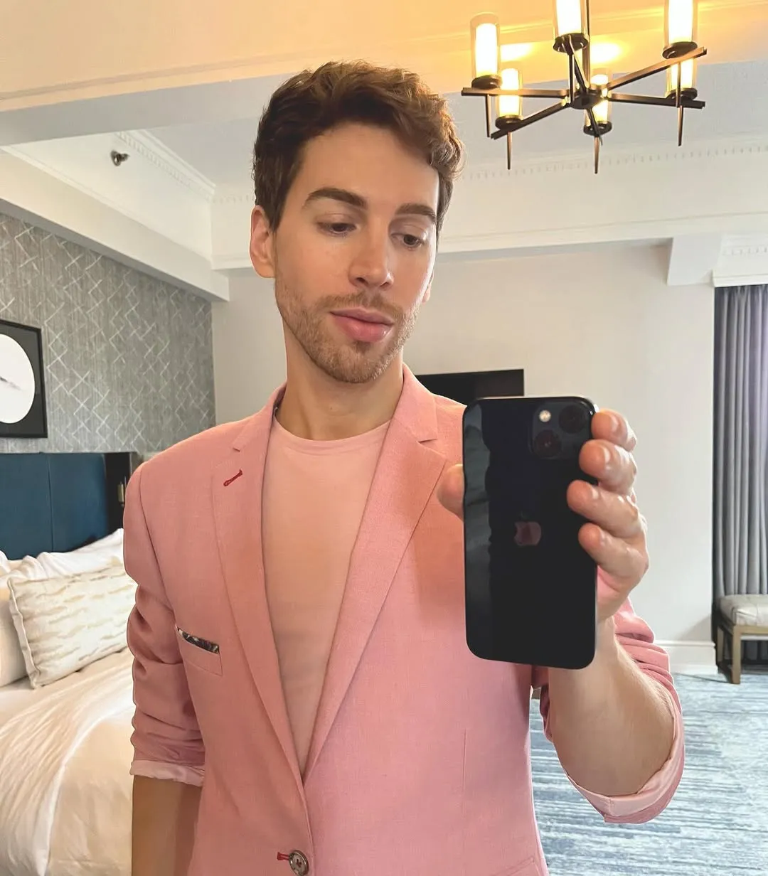 Jordan Gavaris - Photo