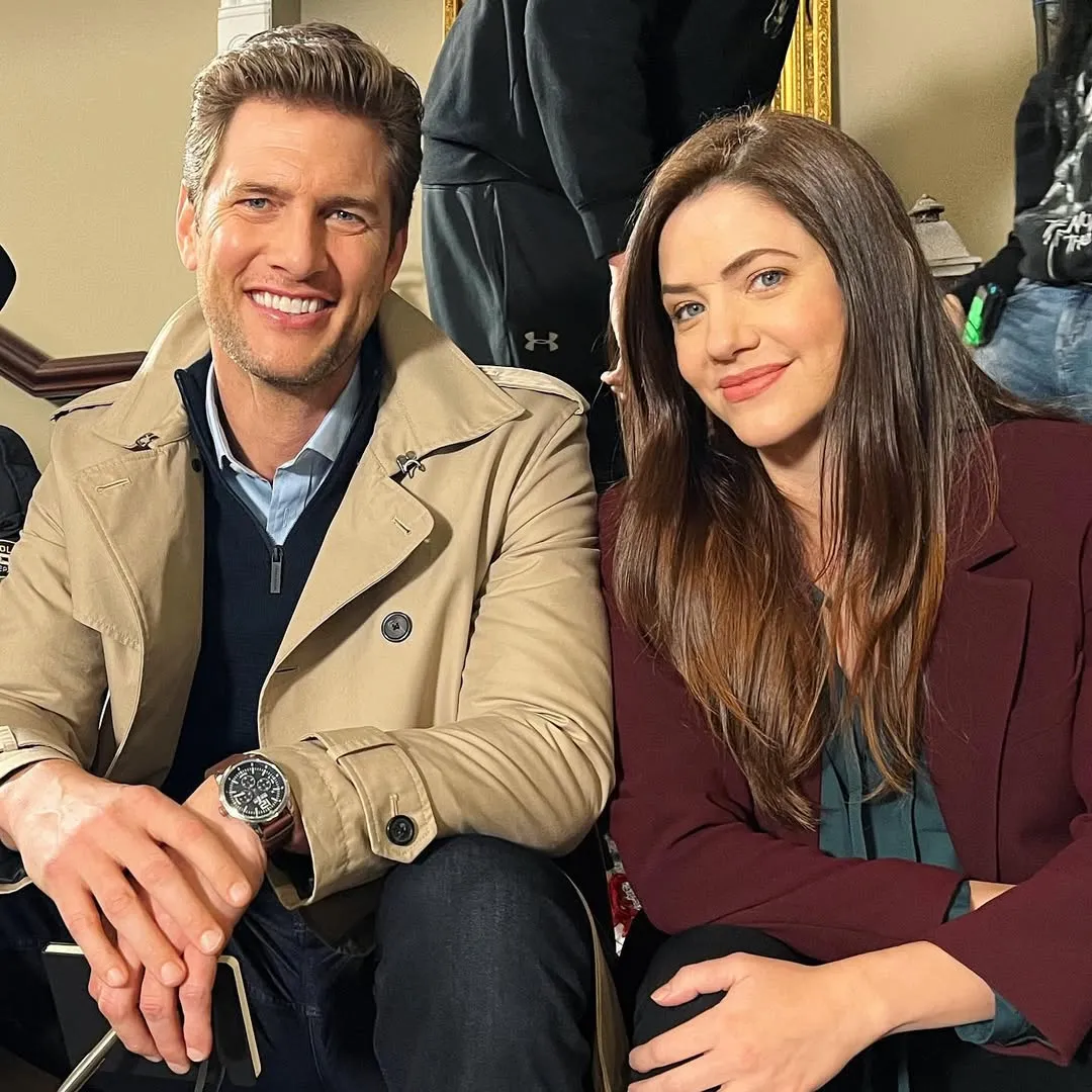 Julie Gonzalo - Photo