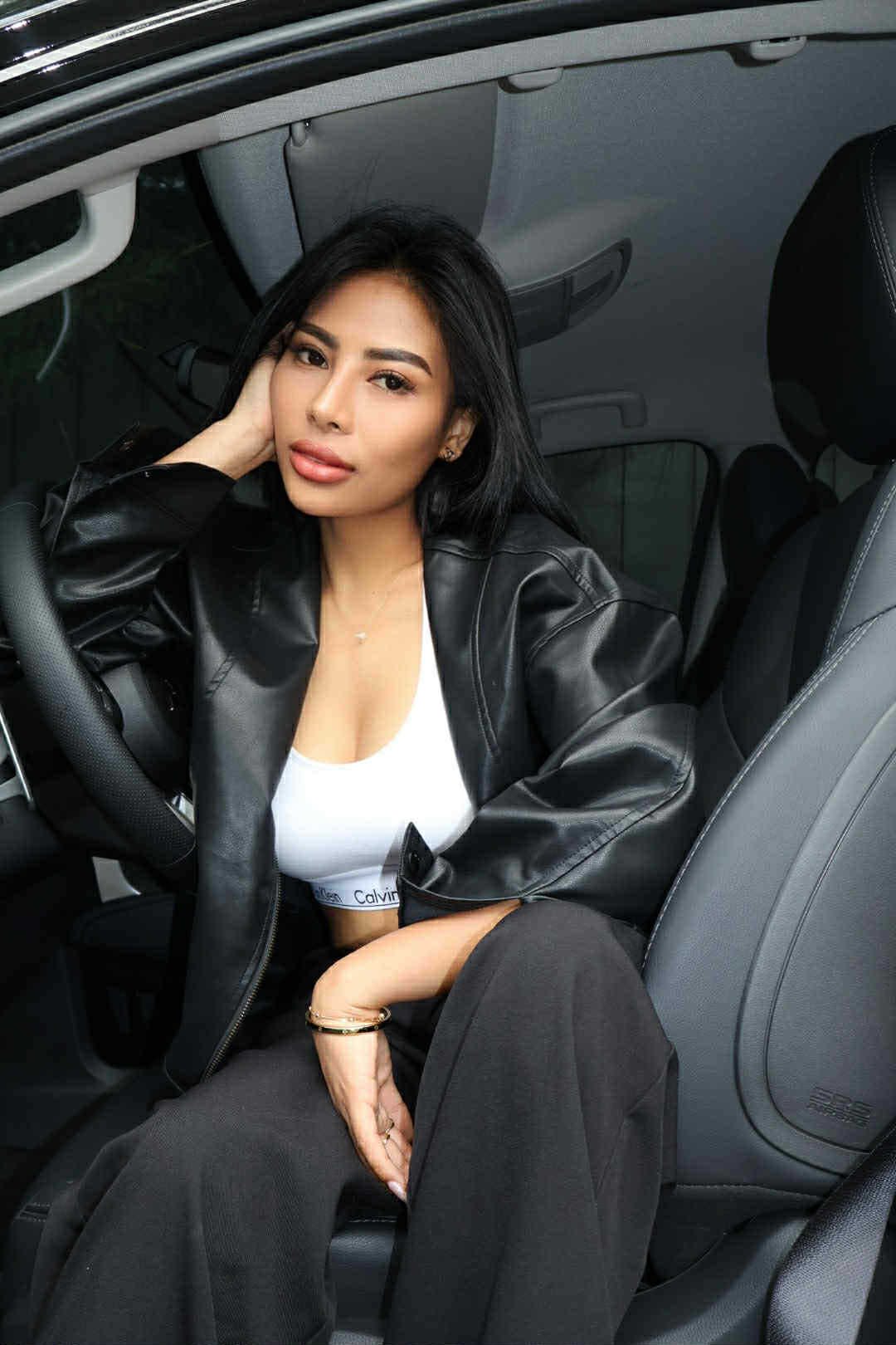 Kara Fernandez - Photo