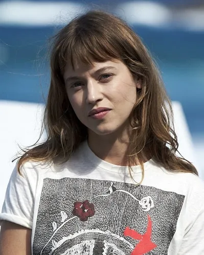 Lou De Laâge - Photo