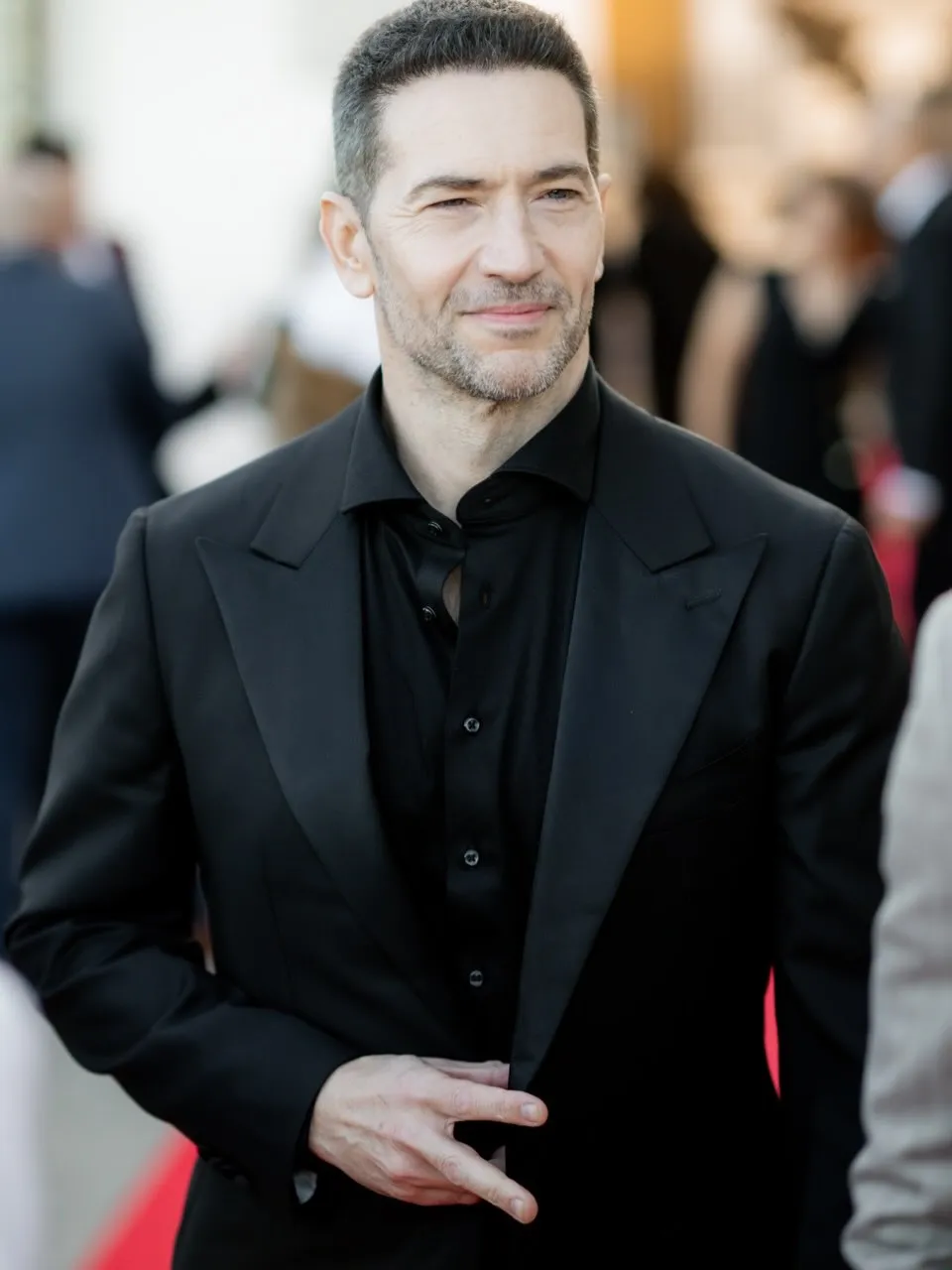 Luke Roberts - Photo