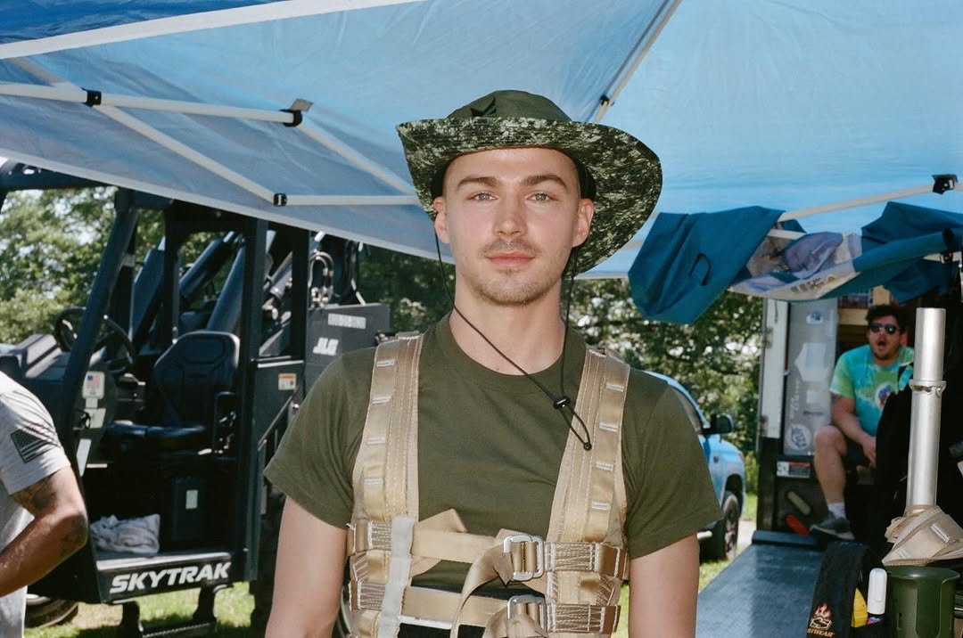 Miles Heizer - Photo