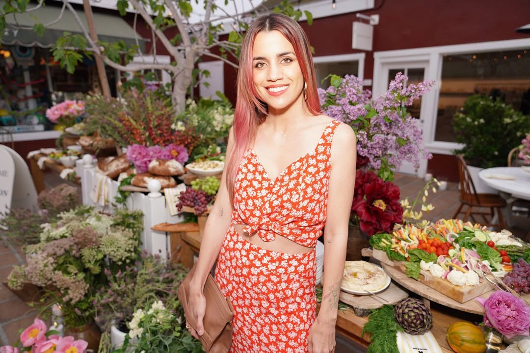 Natalie Morales - Photo