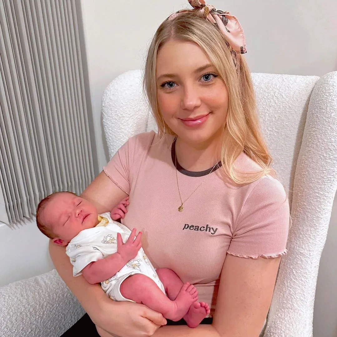 Nicholle Hembra - Photo