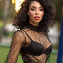 Nina Caicedo - Photo