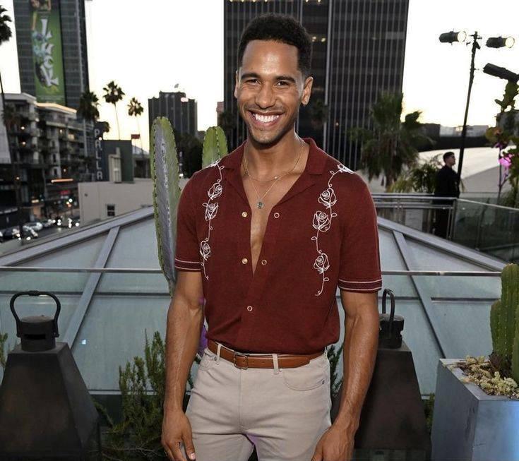 Elliot Knight