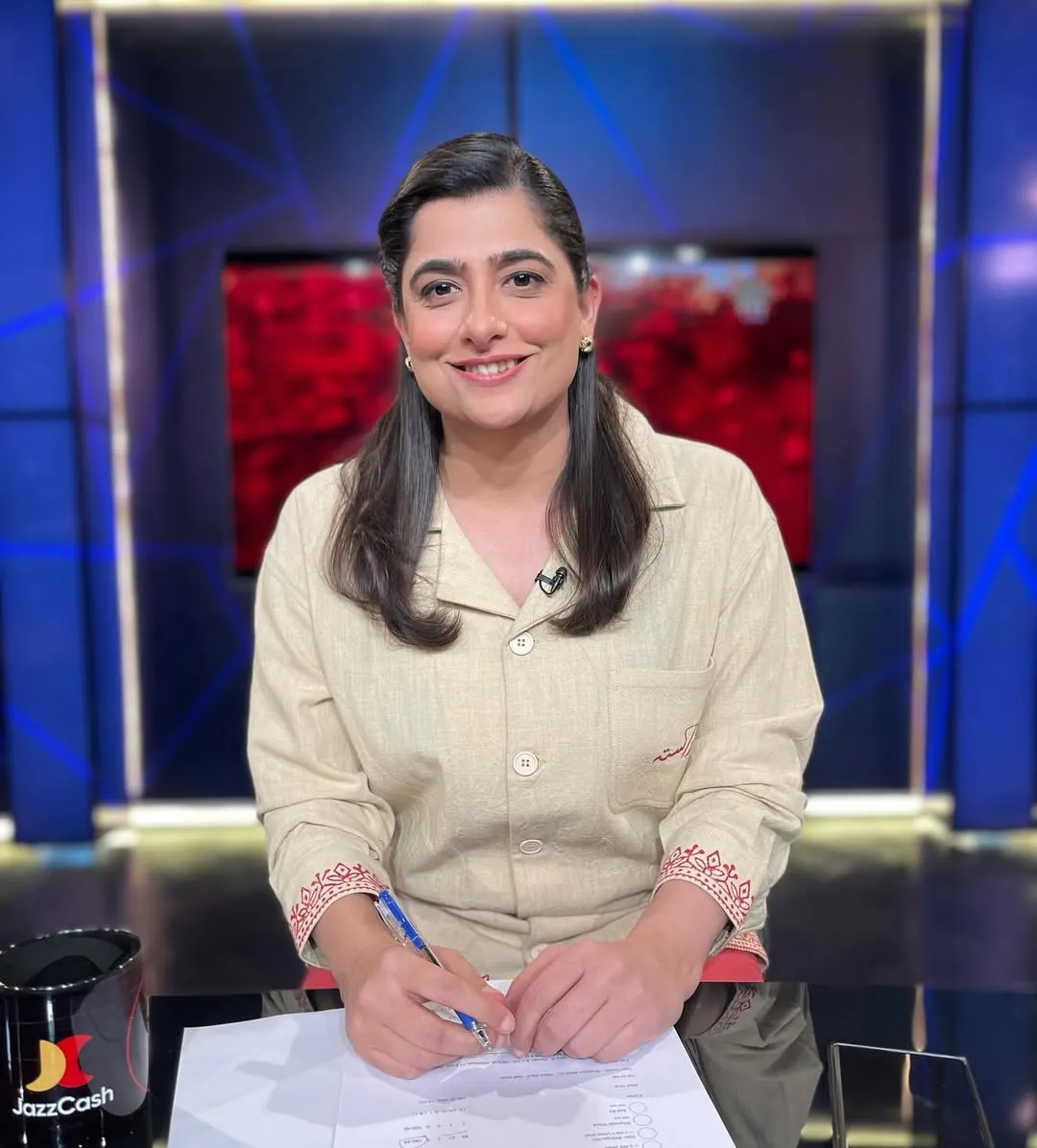 Sana Mir - Photo