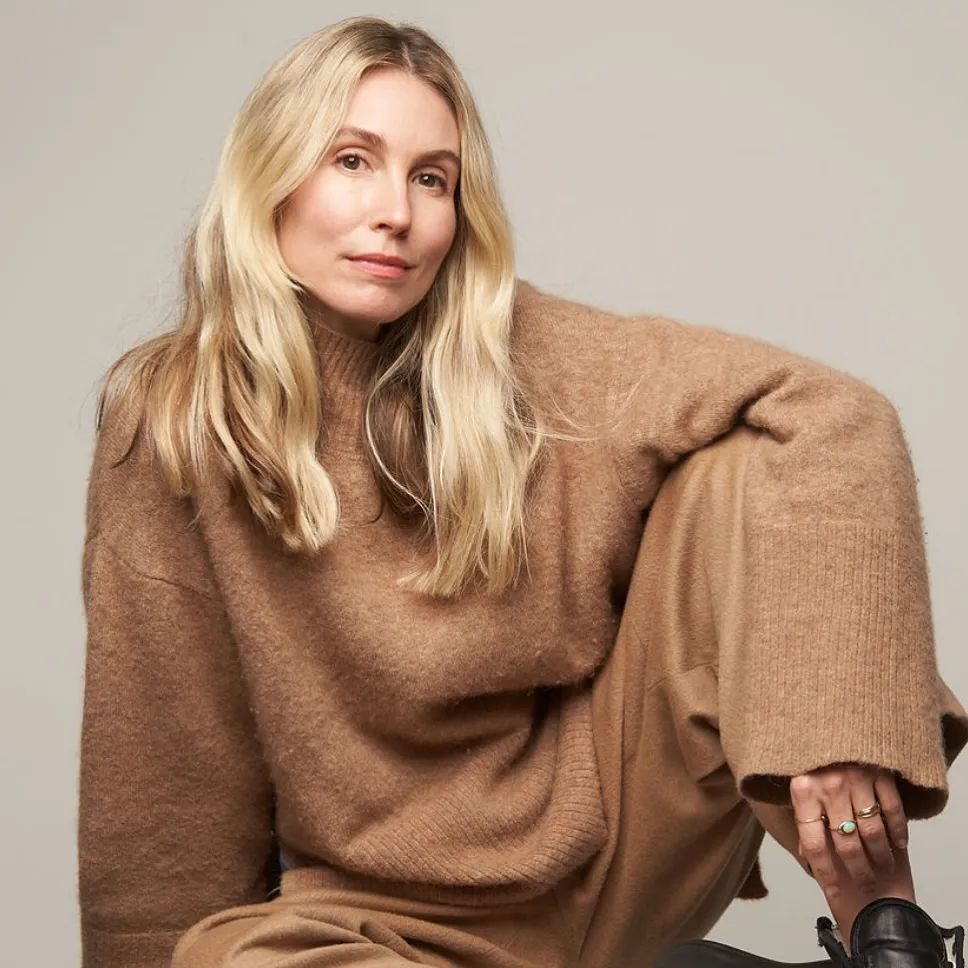 Sarah Carter - Photo