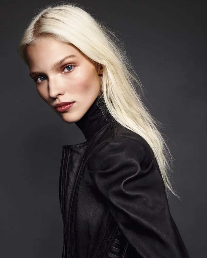 Sasha Luss - Photo