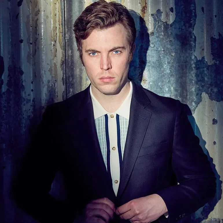 Tom Hughes - Photo